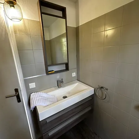 L'alzelle דירה ביגוגליה