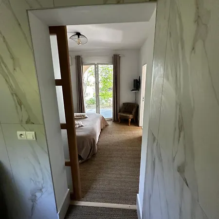 L'alzelle דירה ביגוגליה